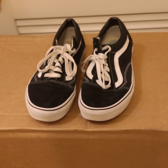 Vans Off The Wall Men's Black and White Low-Top Sneakers - Picture 2 of 7